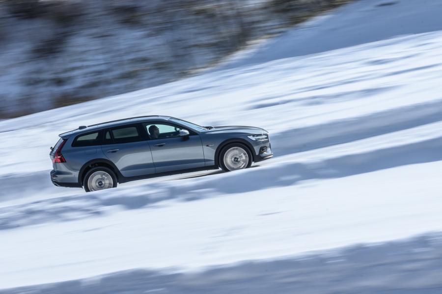  Volvo V60 T5 Cross Country 2018 года  (JP) (фото 8 из 18)